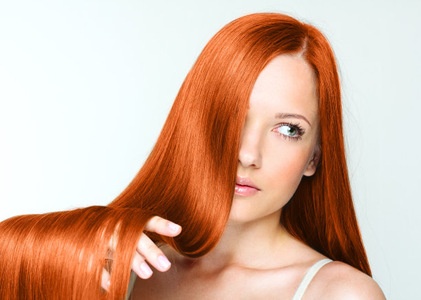 美丽的女人与健康的长发图片下载