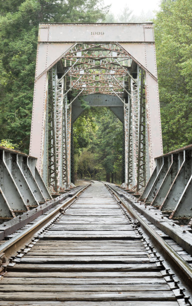 旧火车栈桥图片下载