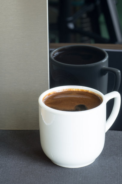 一杯沉思的咖啡图片下载