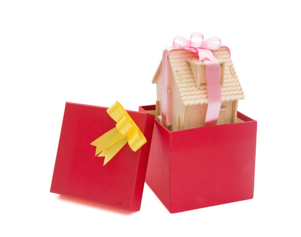 房子用丝带包在礼盒里图片下载
