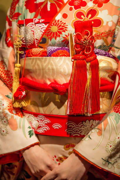在婚礼上穿着正式和服的日本新娘图片下载