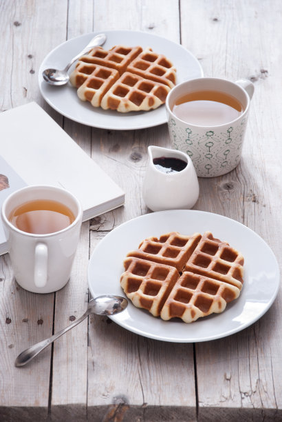 早餐——华夫饼和茶图片下载
