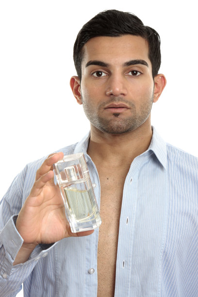 使用古龙香水的男人图片下载