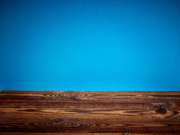 棕色木桌子图片下载