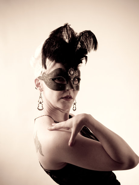 戴面具的女孩图片下载