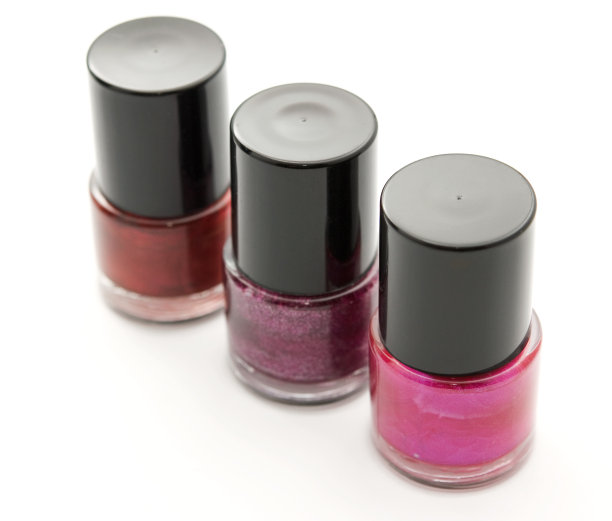 白色背景上的指甲油图片下载