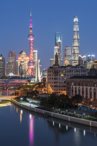 夜晚的上海天际线图片下载