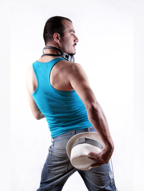 听音乐的年轻人图片下载