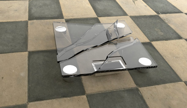 摧毁了浴室秤图片下载