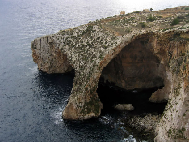 蓝色的洞穴图片下载