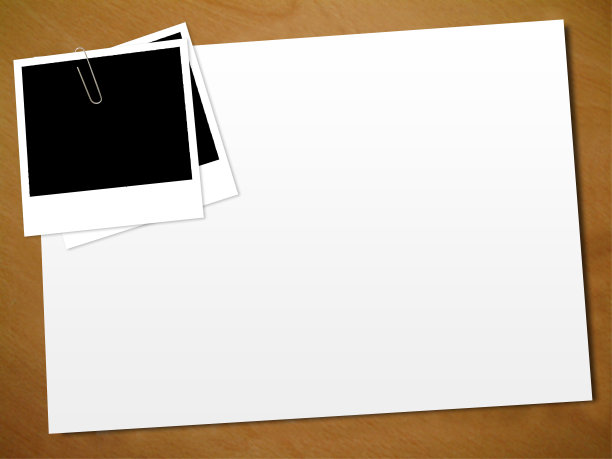 夹在纸上的宝丽来胶片(有剪切路径)图片下载