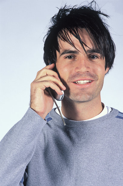 打电话的帅哥图片下载