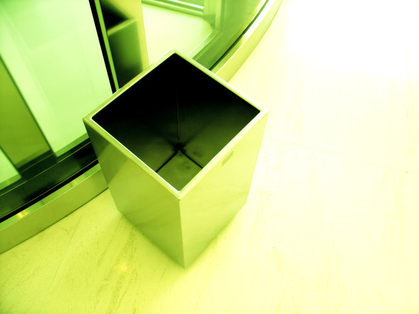 金属的垃圾桶图片下载