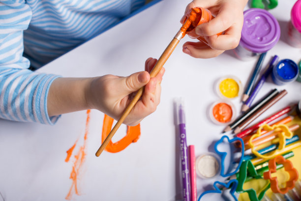 画的小男孩图片下载