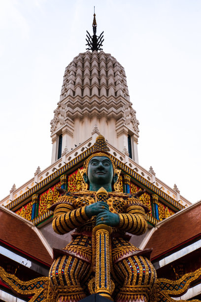 泰国寺庙的巨型守护雕像图片下载