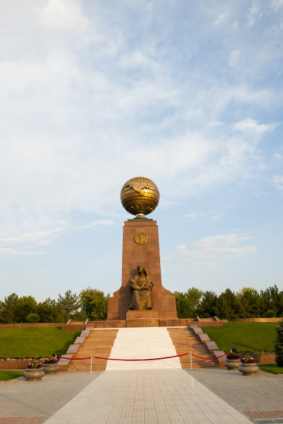 塔什干独立广场的雕像图片下载