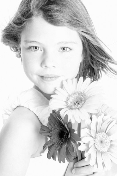 带着花的可爱小姑娘图片下载