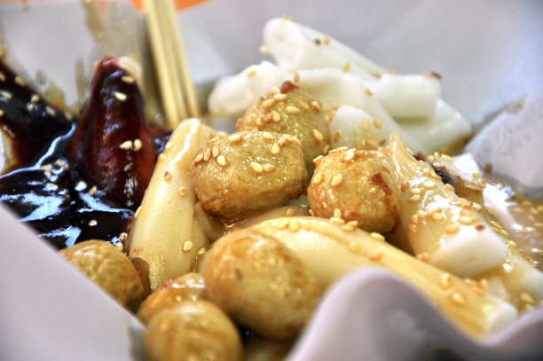 香港特色美食-鱼丸饭卷图片下载