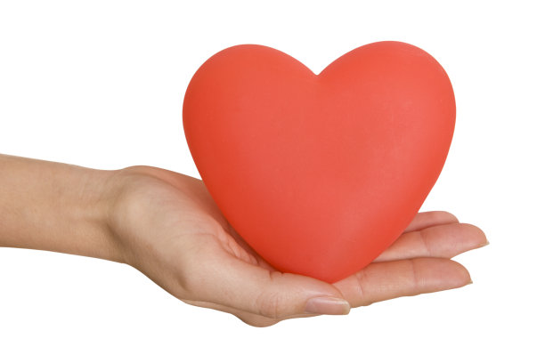 拿着一颗红心图片下载