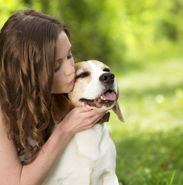 女人与狗图片下载