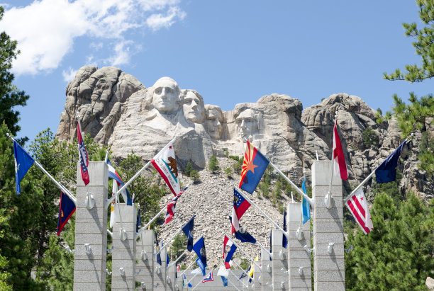 拉什莫尔山旗帜大道。图片下载