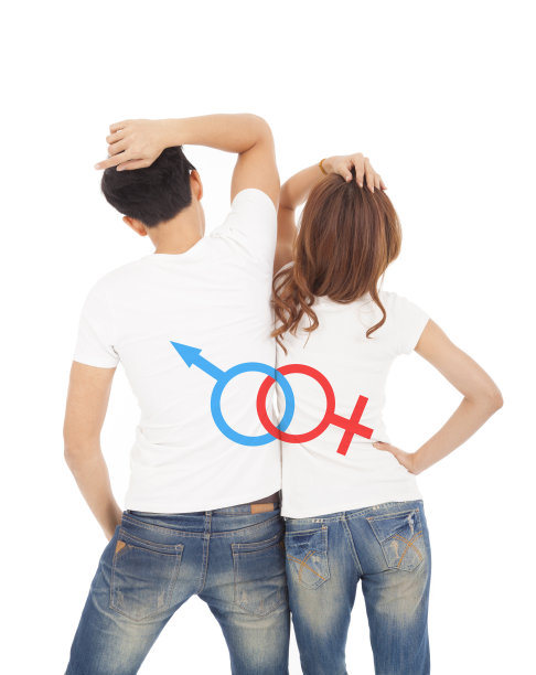 一对白色t恤背面印有性标志的夫妇图片下载