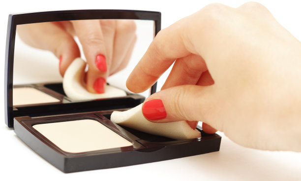 面粉与女性手隔离上白图片下载