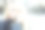 一个可爱的金发少年的冬季肖像图片下载
