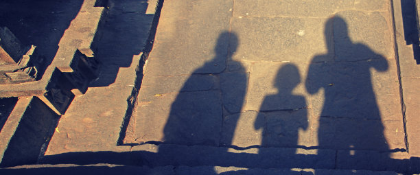 母亲，父亲和女儿的影子图片下载