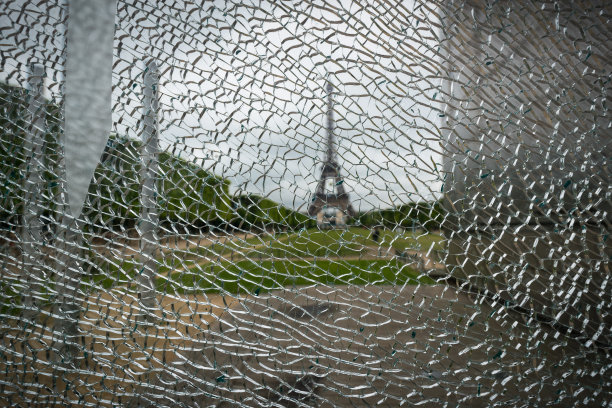 参观埃菲尔铁塔图片下载