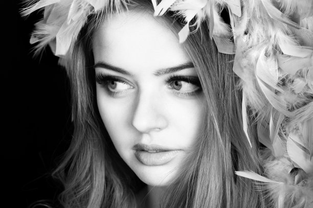 年轻漂亮的女人图片下载