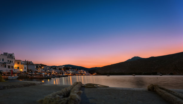 希腊蒂诺斯岛的传统村庄全景图片下载