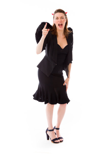 模型孤立在普通背景下用手指唠叨责骂图片下载