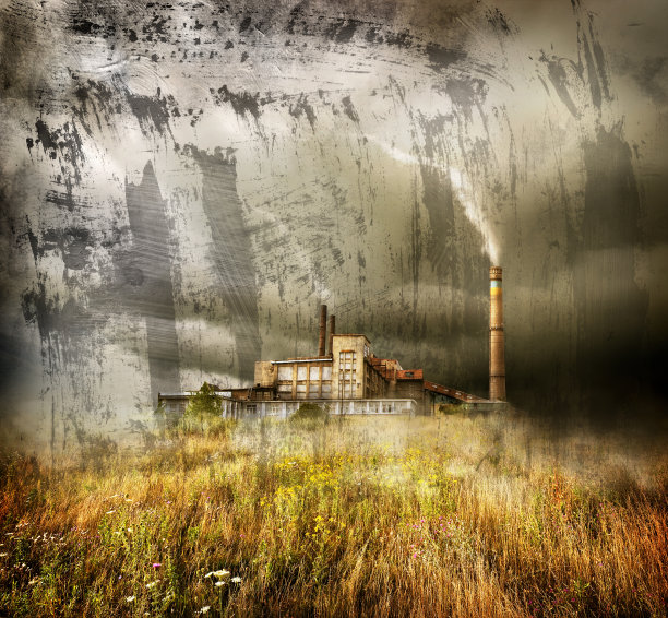 车站和多云的天空图片下载