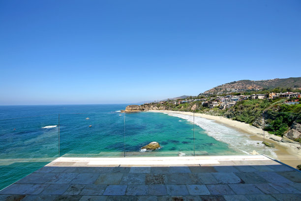 拉古纳海滩家海洋海滩从阳台的景色华丽图片下载