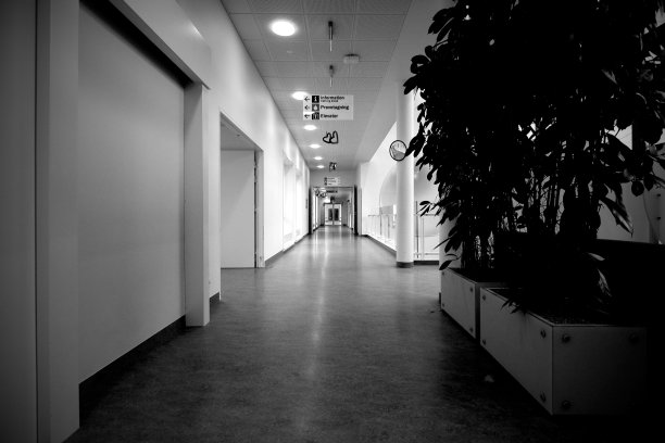 空荡荡的走廊图片下载