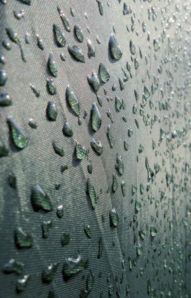 雨点落在帐篷上图片下载