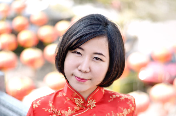 穿旗袍的亚洲妇女图片下载