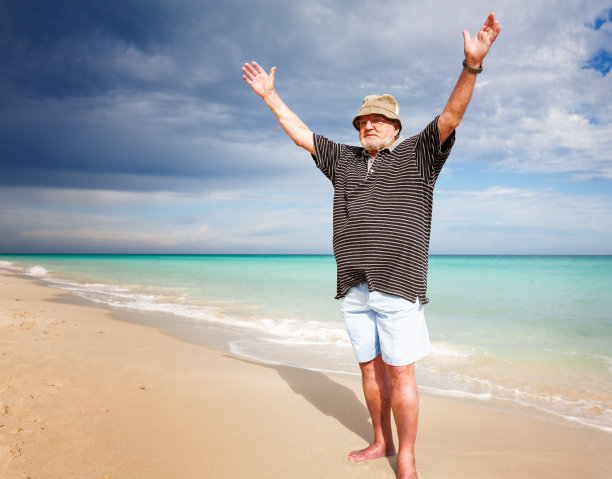 瑜伽在海滩图片下载