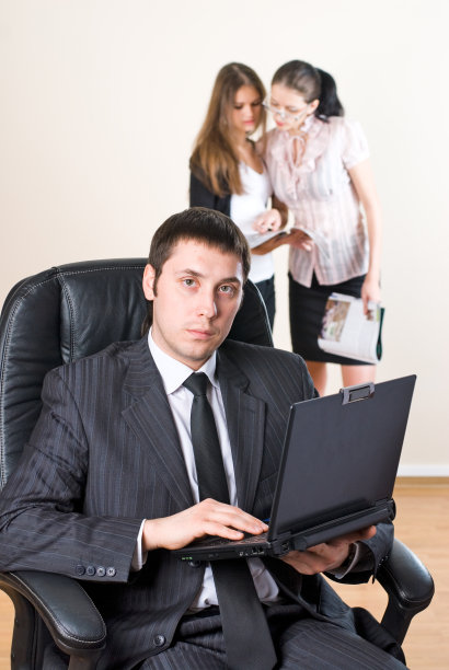 商人与笔记本电脑图片下载