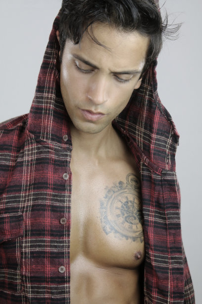 穿着衬衫的性感男人图片下载