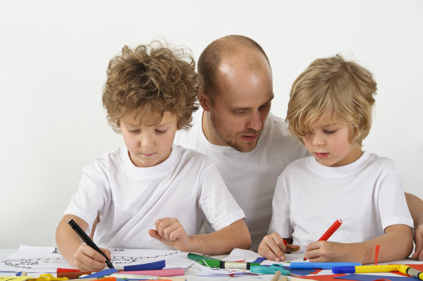 和父亲一起学画画图片下载