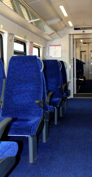 客运列车的内部视图图片下载