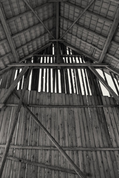 一个旧谷仓的内部视图图片下载