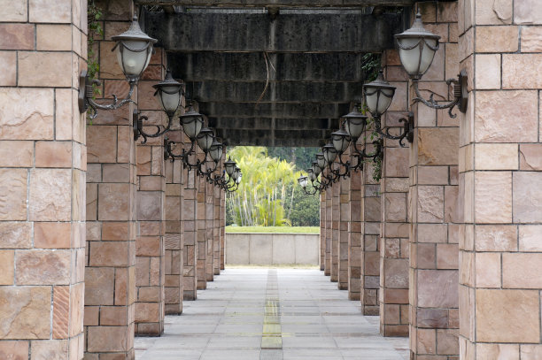 石柱走廊图片下载