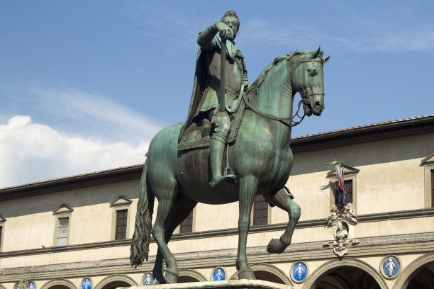 迪费迪南多公爵一世骑马雕像，佛罗伦萨，意大利图片下载