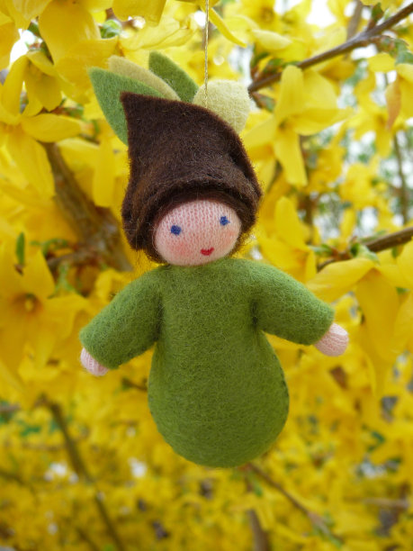 手工制作的麻花，复活节，连翘图片下载