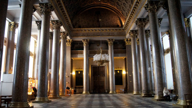 教堂的内部。图片下载