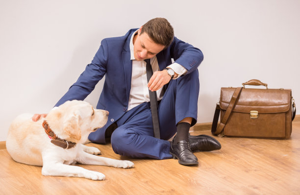 商人与狗图片下载