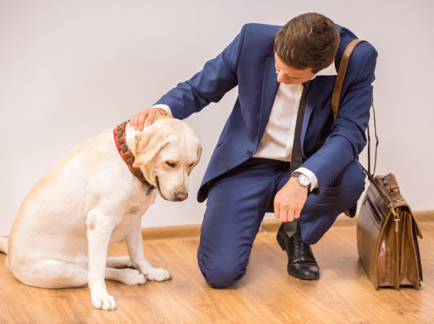 商人与狗图片下载